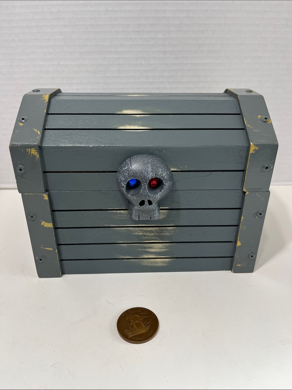 MELISSA & DOUG wooden pirate treasure chest
